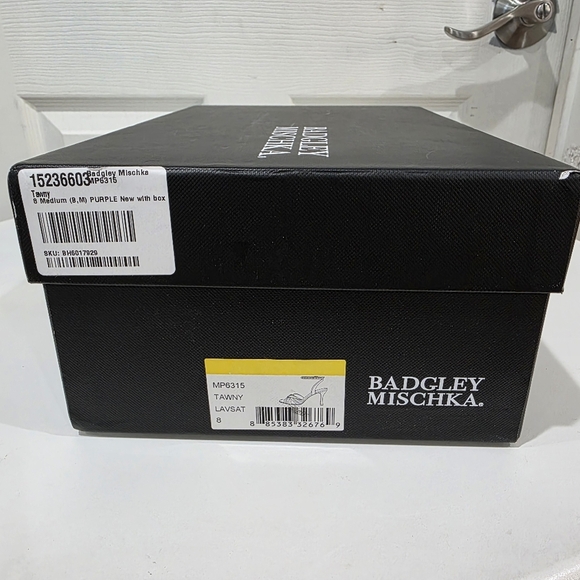 Badgley Mischka Tawny Twist Front Sandal - Picture 7 of 7